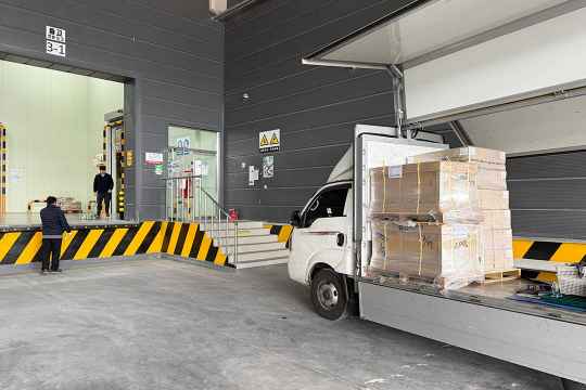 수출 식품 라벨 프린터를 도입한 롯**푸드 부산 물류센터