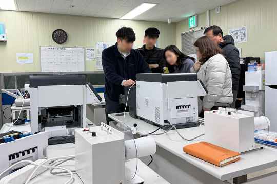 수출 식품 라벨 출력을 위한 프린터 교육 모습